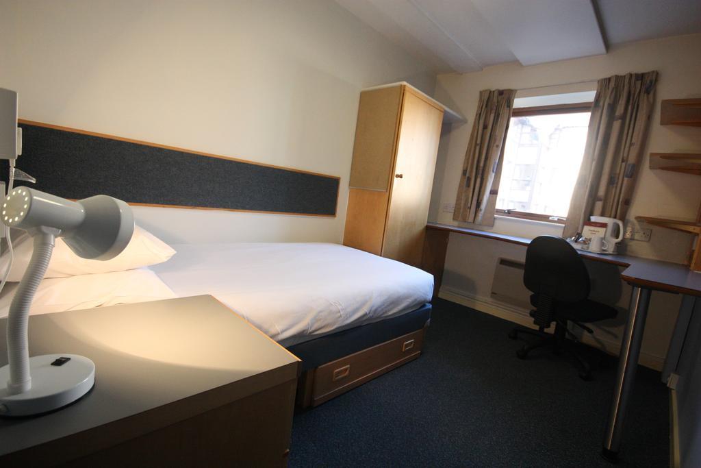 Weston Hall - Halls Of Residence Stoke-on-Trent Room photo